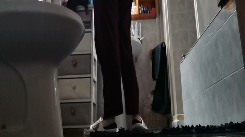 Nicoletta Embassi: Camera on the Floor, Huge Ass and Sound Farts