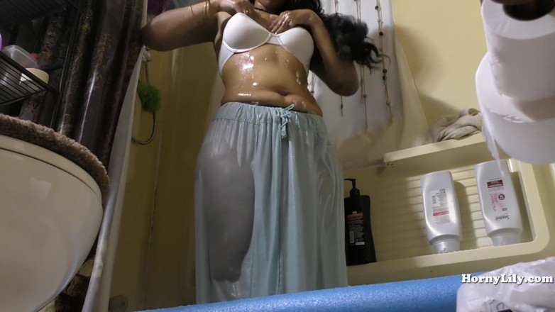 Sexy Lily: Pembantu rumah India Selatan membersihkan dan mandi