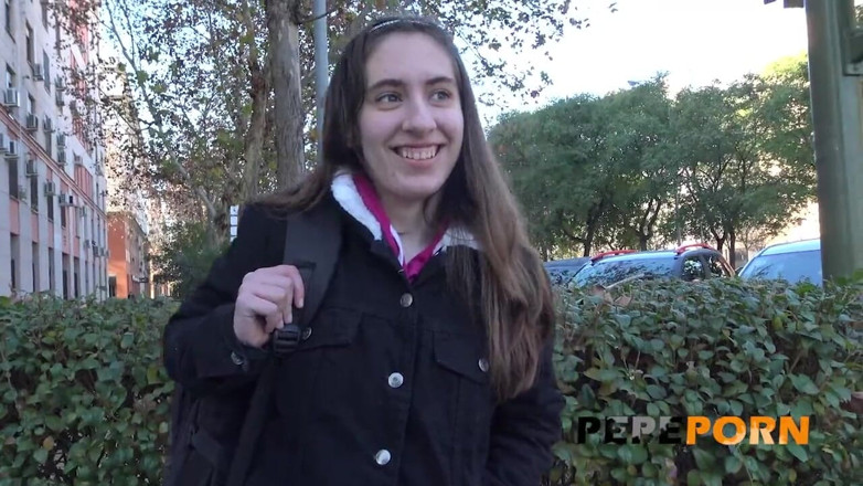 PepePorn: Carolina Lorca, Episodio III: ¡Aprendiendo sobre juguetes sexuales y recibiendo una...