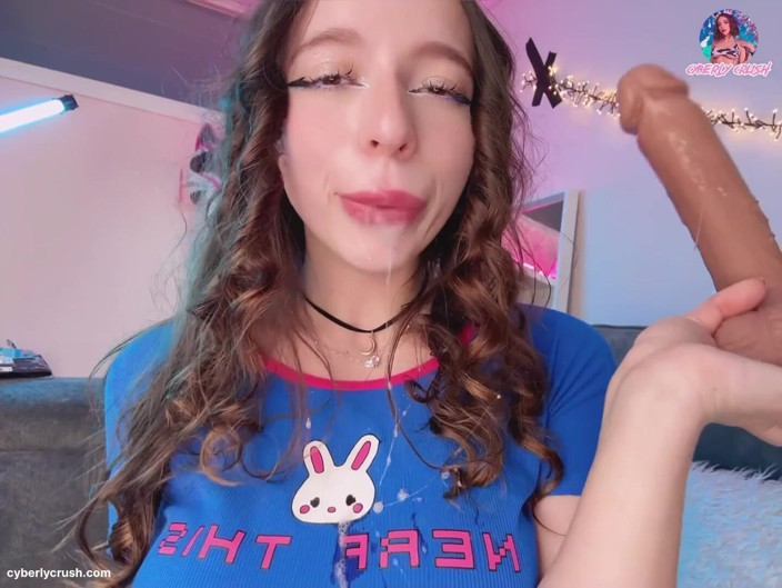 Cyberly crush: Squirting und freches video, das mein mitschüler mir geschickt hat