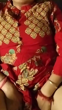 Signora sexy che fuma una sigaretta e preliminari il suo sesso parte tette capezzoli