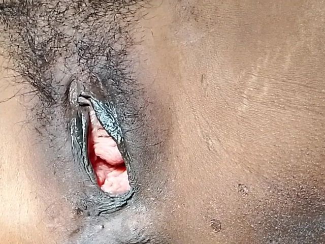 Desi 25-year-old Horny Village Girl Geeta Bhabhi Masturbation Video, Geeta9905 Unzipped the Purple Blouse (Geeta9905)