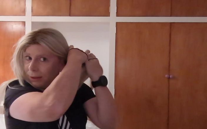 NikkiGee: Une étudiante sexy avec quelque chose de plus !