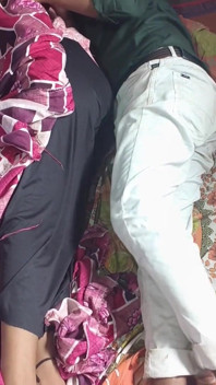 Tu video de sexo bhabhi disfrutando del novio de la chica india