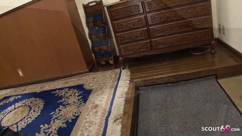 Asian porn collection: Asijská milfka Ganki s chlupatou kundičkou ošukaná nevlastním synem