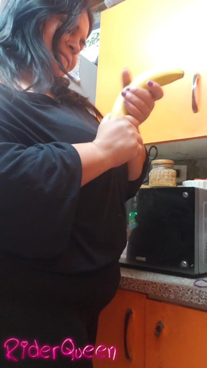 Riderqueen BBW Step Mom Latina Ebony: o seksowna macocha w biednej kuchni