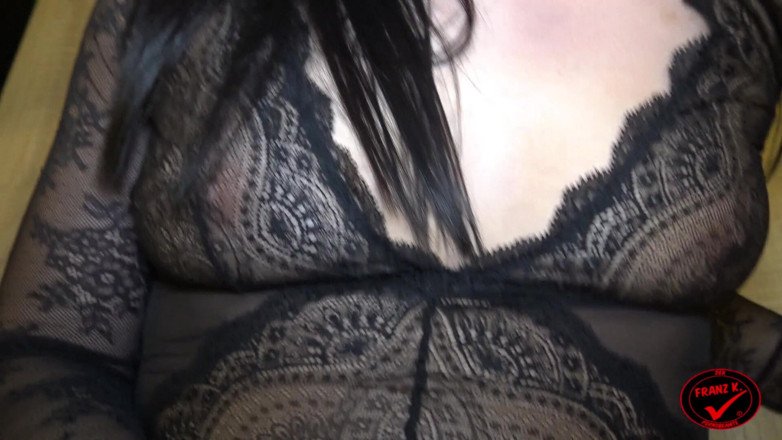 Der Pornobeamte: Emma Secret Voor Overleg Met De Agent!