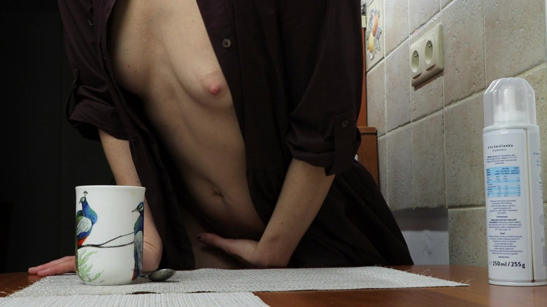 AnnaHomeMix: Minha namorada sexy se masturba na minha frente por causa...