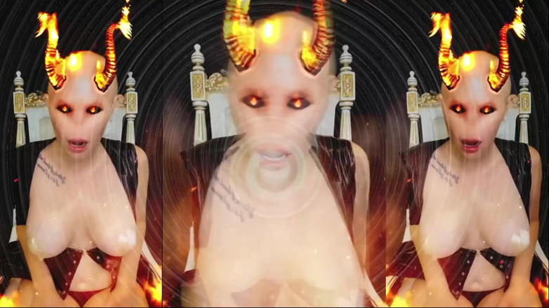 Goddess Misha Goldy: Я твоя хтива нова релігія і новий темний Бог всередині твого слабкого слухняного розуму!