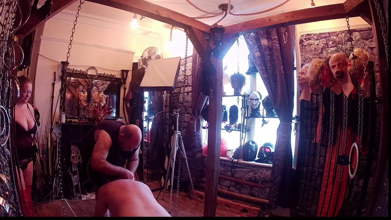 Aaexperiencesltd: भाग 2:- Domina satana, Lanista bear और उनका नया खिलौना Daisy.