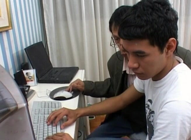 Bareback TV: Ngentot kontol besar di kantor