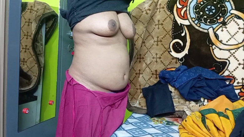 Manjushukla: 黄色いサリーを着た美しいバービ