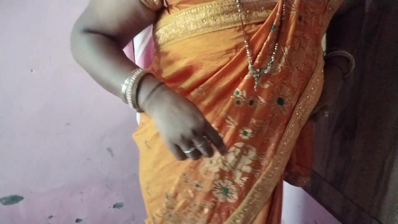 Yourgeeta8899: Svägerska skulle gå till funktionen iklädd en vacker saree! Innan...