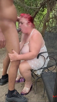 BBW Teściowa pozwala swojemu chłopakowi sikać w usta