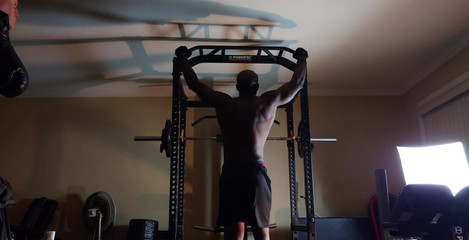 Hallelujah Johnson: 今日のレジスタンストレーニングワークアウトは、十分なグリコーゲンを確保するためには、適切な炭水化物の摂取が不可欠です