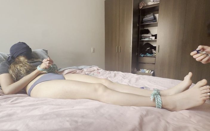 scarlettandc: अपने गुलाम को दिखाना कि कैसे दब्बू बनना है