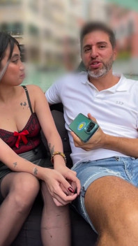 Een sexy tengere Filipijnse neuken met parmantige tieten opgepikt aan het Kanaal van Venetië