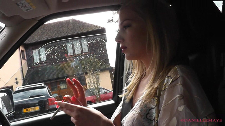 DanielleMaye: Quickie enfumée