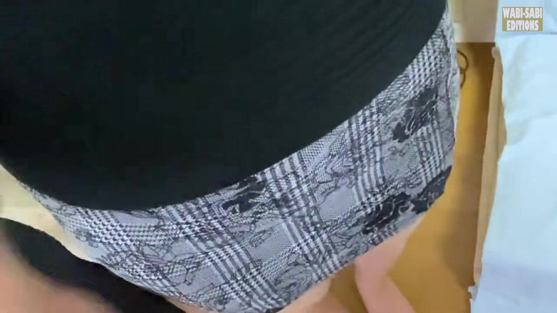 Wabi-Sabi Editions: Encontrado online. Uma esposa J-cup de 38 anos que ninguém resistiu....