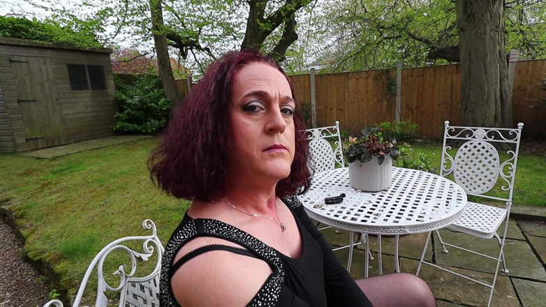 Mistress Jodie May: Rökning fetisch och nylons