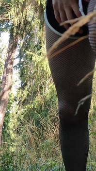 Camminare in Un Parco Vestito Come Una Troia E Un'enorme Sborrata