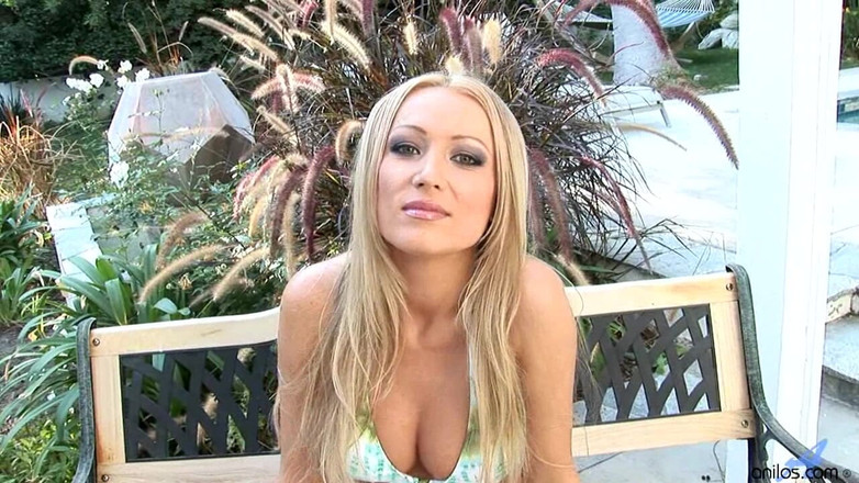 Anilos: Bikini beauty