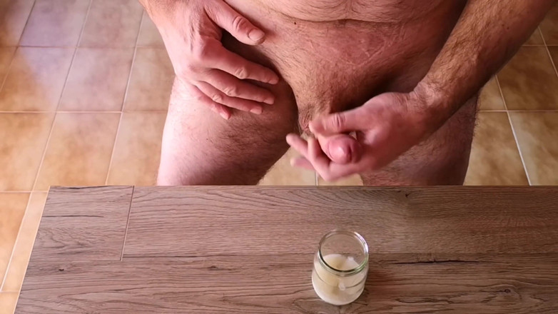Cicci77: Cicci77 se masturbe longtemps pour produire du sperme pour les...