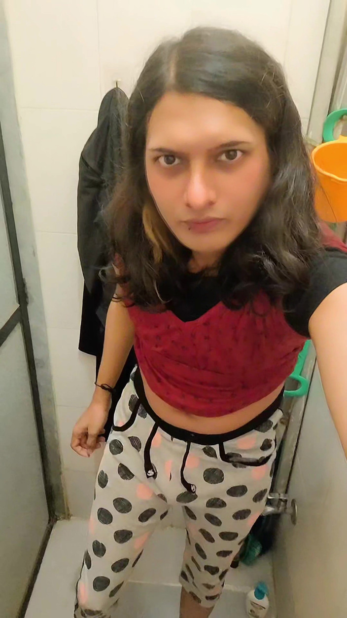 Zoyasazadai: Zoya Shezadi Voy a Mi Pequeña Habitación Secreta Una Vez...