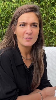 Linda garota francesa de 25 anos e safada com seios pequenos, Dosynophia ama