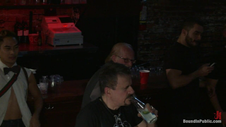 Bound in public: Indeks wstydu