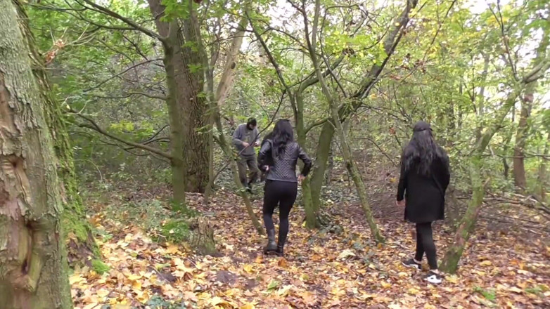 Femdom Austria: Doccia con pisciare nella foresta