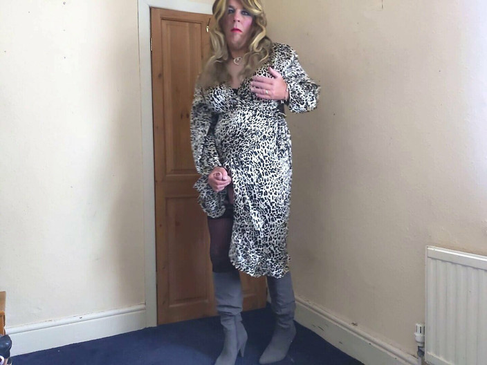 Sarahsatinslut: Satin Wrap Dress Memberikan akses mudah