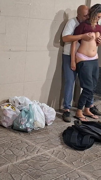 Vysokoškoláci přeskočí třídu a mají tajně sex za budovou