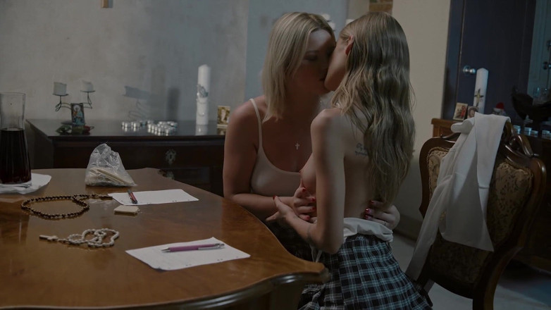 MixedX: Las monjas lesbianas calientes Tiffany y Zazie disfrutan de los...