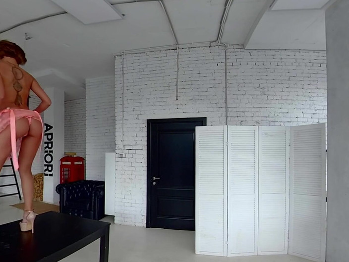 StasyQVR: Uptown flicka