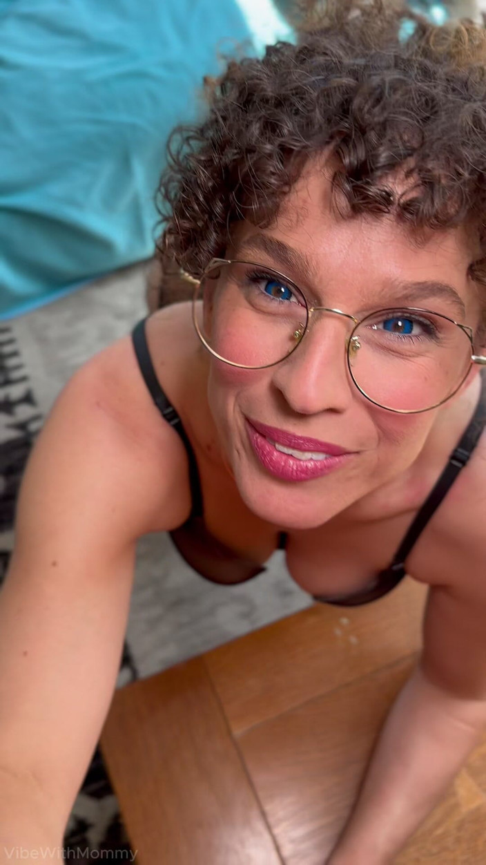 VibeWithMommy: Olhos azuis, milf judaica mostra como fazer anal apropriado