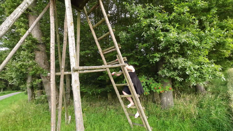 LadyLenaXXX: Xxl Pissing From Above in the Forest