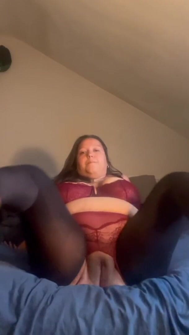 Indian fuck queen: WildEnglishbbw 挑逗穿着红色蹲着的衣服