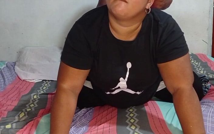 Gordita Culo Rico: मेरी सौतेली मम्मी की जोरदार गांड।
