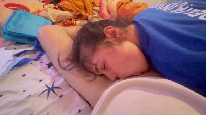 Ionut899: 義理の娘が欲情で私のチンポをしゃぶる