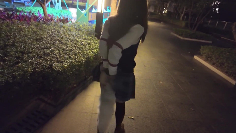 Aisan girl bondage: Hs19-A Girl Dalam Pakaian Seragam Sekolah Terikat Melancap Tepi Jalan
