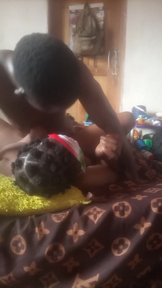 Oladi plenty tv: Futând-o tare pe Diasy Melanin