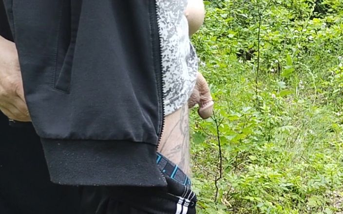 Zona901: Soacra îmi suge pula într-un parc și înghite sperma