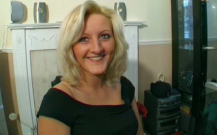 Real Sex : She Gives a Blowjob Fully Clothed and Lets Him Cum...