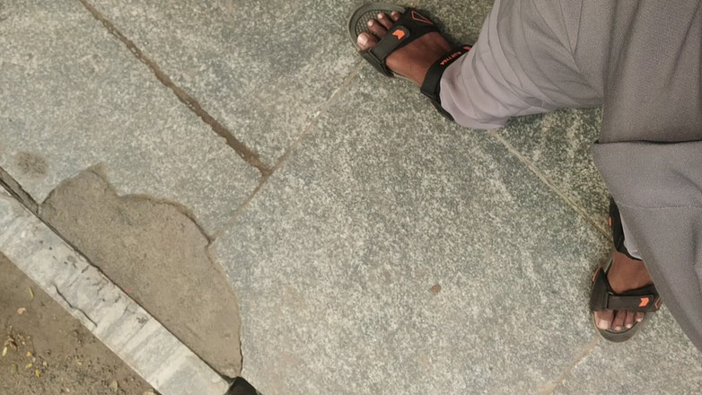 Tamil 10 inches BBC: Tamilteninches bbc show auf dem busstand