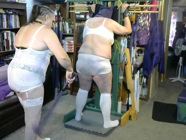 Mistress Jamie's Dungeon: Sesi Hukuman Korporal Dengan Puan Jamie &amp; Sissy Denise Di Pokok...