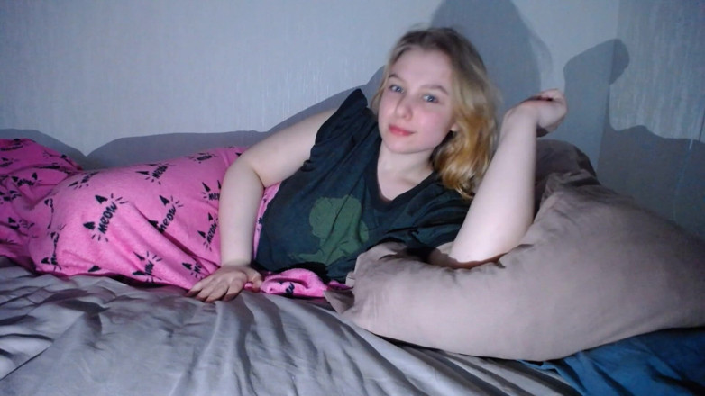 JuiceLussie: Masturbuje po probuzení