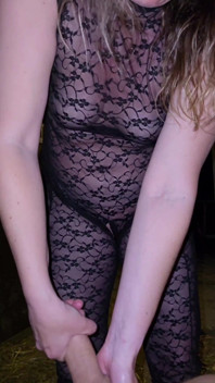MILF Let Cuckold Husband Criempie Her Pussy After Wild Night