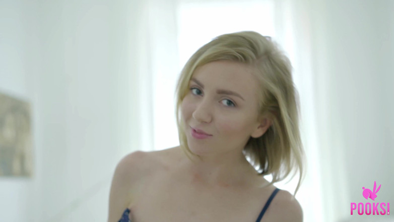Pooksi: Luring Young Blondie Stella Vibrates Her Cunt Until She Cums