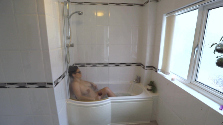 Countess diamond: Watch Me Bathe